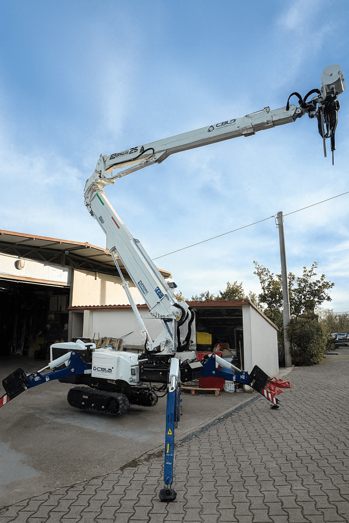 Noleggio piattaforma area a ragno SGM per lavori in spazi ristretti